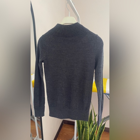 Club Monaco: Mock-Neck Long Sleeve (100% extra fine merino wool) - Picture 2 of 3